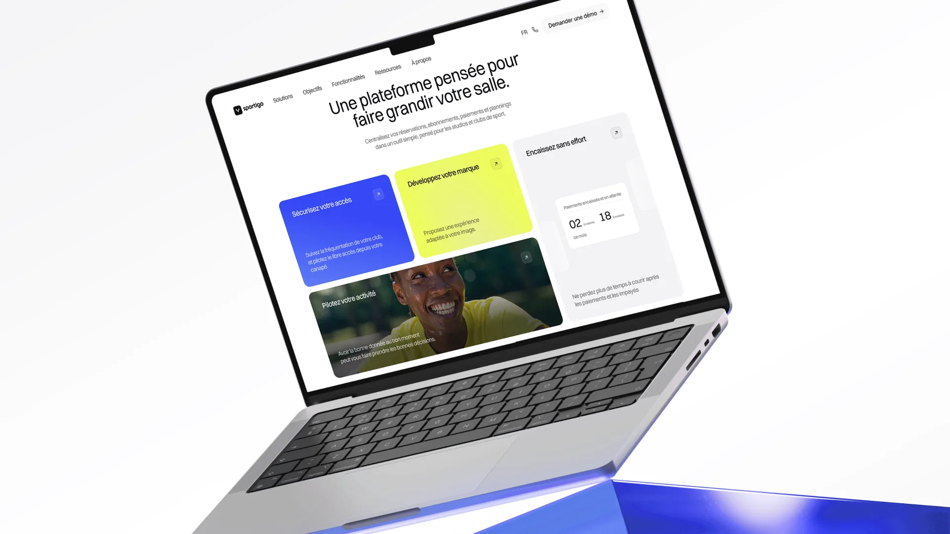 Mockup d'un MacBook affichant la landing page Sportigo